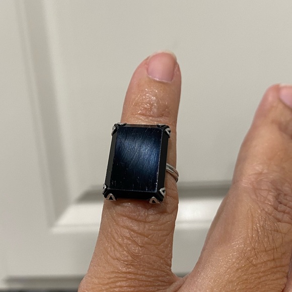 This precious 2.5g Sterling Silver ring, sold to me as onyx is marked, size 2.75 - Picture 6 of 16